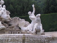 Schoenbrunn_Neptunbrunnen.jpg