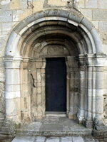 Petronell_Johanneskirche_Stufenportal_01.jpg