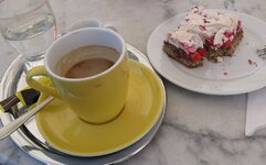 Kaffee mit Ribiselkuchen.jpg