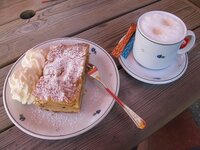 Cappuccino mit Apfelstrudel.jpg