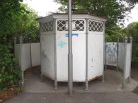 Pissoir Auer von Welsbach Park.jpg