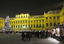 Weihnachtsmarkt in SchÃ¶nbrunn.jpg