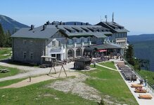 Rax- Berggasthof mit Seilbahn-Bergstation 10.06.2014.jpg