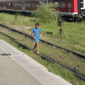 Momentaufnahme am Bahnhof in Tirana