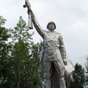 Das Denkmal dem Soldaten-Befreier im Park, Mirny