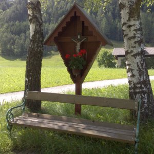 wegkreuz in den telfer wiesen im stubaital