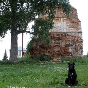 das Gottesmutter-Kloster auf dem Roten Berg