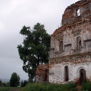 das Gottesmutter-Kloster auf dem Roten Berg