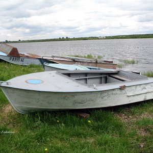 Boote am Flussufer