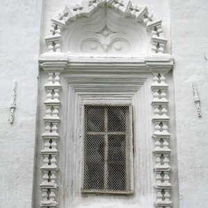 Fenster der Mariä-Geburt-Kirche (17.Jh.)