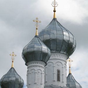 Zwiebelkuppeln der Mariä-Geburt-Kirche (17.Jh.)