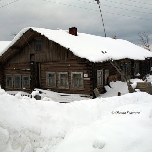 unbewohntes Haus in Leschukonskoje