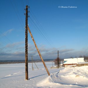 Kraftstromleitung in Beresnik, den Fluss entlang