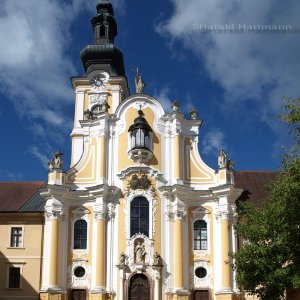 Kirchenfassade Stift Rein