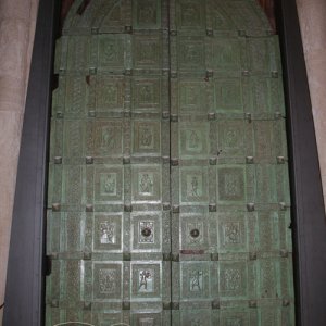 Portal der Kathedrale San Nicola Pellegrino von Trani