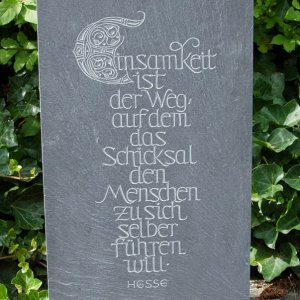 Zitate auf Schieferplatten