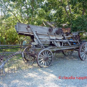 Ausgediente landwirtschaftliche Geräte im Similkameen Valley, Kanada