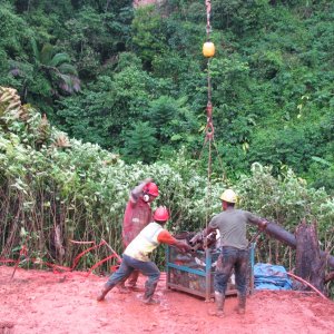 Heli-Pilot im Regenwald Panamas