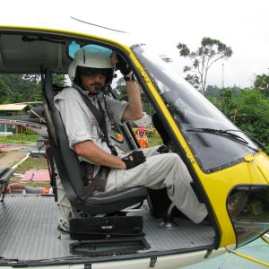 Heli-Pilot im Regenwald Panamas