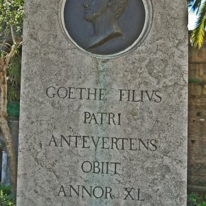 Cimitero acattolico per gli stranieri a Roma - Grab des Sohnes von Göthe