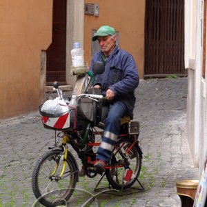 Scherenschleifer in Roms Gassen