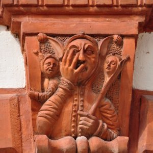 Schallaburg bei Melk (NÖ) - Terrakottafiguren im Arkadenhof