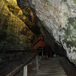 Rosaliengrotte auf dem Hemmaberg in Südkärnten