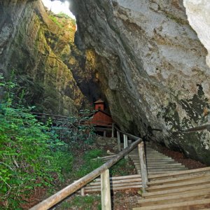 Rosaliengrotte auf dem Hemmaberg in Südkärnten