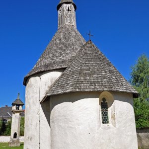 Karner und Totenleuchte in Globasnitz (Kärnten)