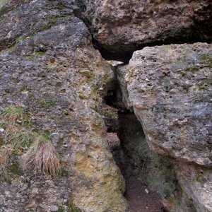 Altes Grab - künstliches Steindenkmal