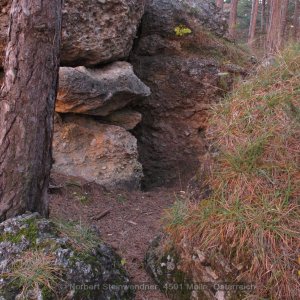 Altes Grab - künstliches Steindenkmal