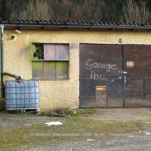 Medium 'Lagereingang' in der Kategorie 'Industriearchitektur, Urban Exploration'