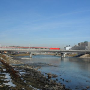 Eisenbahnbrücke in Salzburg über die Salzach