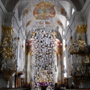 Fasteninstallation im Dom zu Klagenfurt