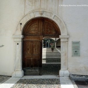 Schloss Schlandersburg, Portal