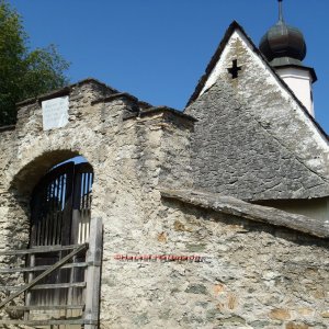 Treffling Kirchenmauer