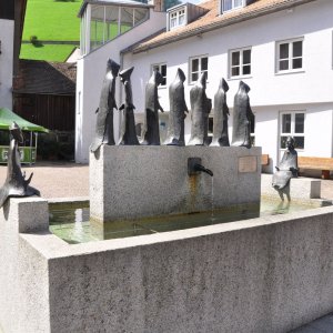 Brunnen auf dem Hauptplatz von Karthaus (Schnalstal - Südtirol