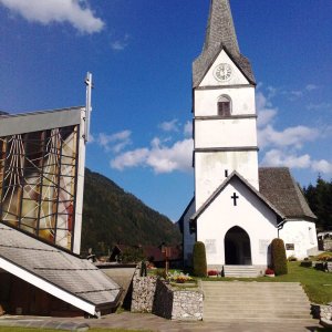 Die alte Pfarrkirche von Zell-Pfarre (K.), links der "Erker" der