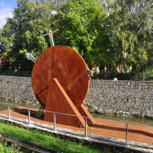 Friesach - Rad der Fortuna im Stadtgraben