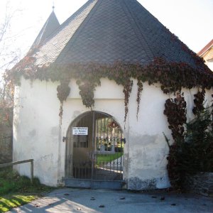 Torturm der Wehrkirche zu Weitensfeld (K).