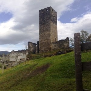 Burgruine Liebenfels: Östlicher Bergfried