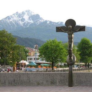 Der nackte Christus an der Innbrücke