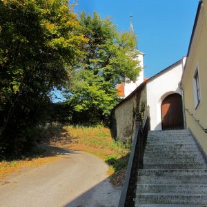 Wehrgang zur Kirche Haunoldstein