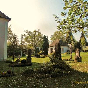 Kirchhof und Umfassungsmauer