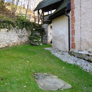 Wehrkirche St. Kosmas bei Mölbling (K) - Peststein