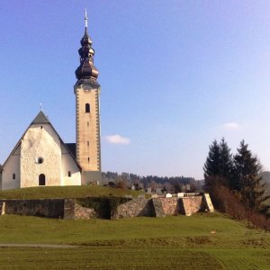 Wehrkirche St. Klementen am Krappfeld (K) von Westen.