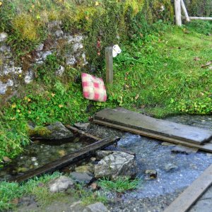 Maria Siebenbrünn (Radendorf-Gem.Arnoldstein-Kärnten)-Brunnen mit Häferln