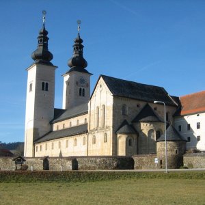 Wehrkirche Ma. Himmelfahrt zu Gurk (K) von Südosten.