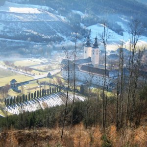 Wehrkirche Ma. Himmelfahrt zu Gurk (K) von Nordosten.