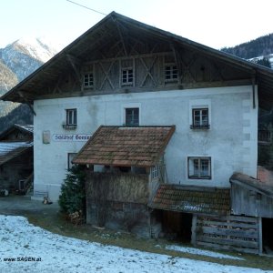 Gomion Schildhof und Kirche